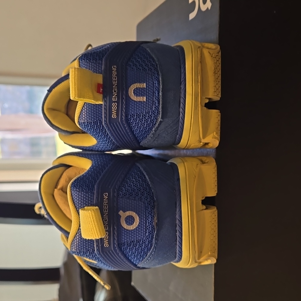 On Running Women's Shoes (Women Sz 8)
